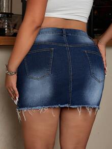 SHEIN ICON Plus Size Women Pocketed Distressed Frayed Hem Denim Mini Skirt - Dark Wash - View 2