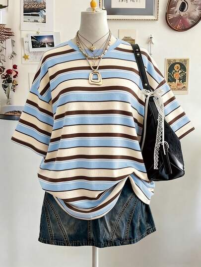 少女撞色圆领落肩宽松T恤，夏季设计，百搭基础款，适合户外穿着，休闲舒适柔软的圆领短袖T恤，适合春夏日常、居家、度假、节日穿着，充满春日气息，夏日氛围，春夏外出穿搭，轻松舒适，时尚少女套装，休闲装，印花图案，春夏套装，新款，清凉舒适，春夏假期休闲装