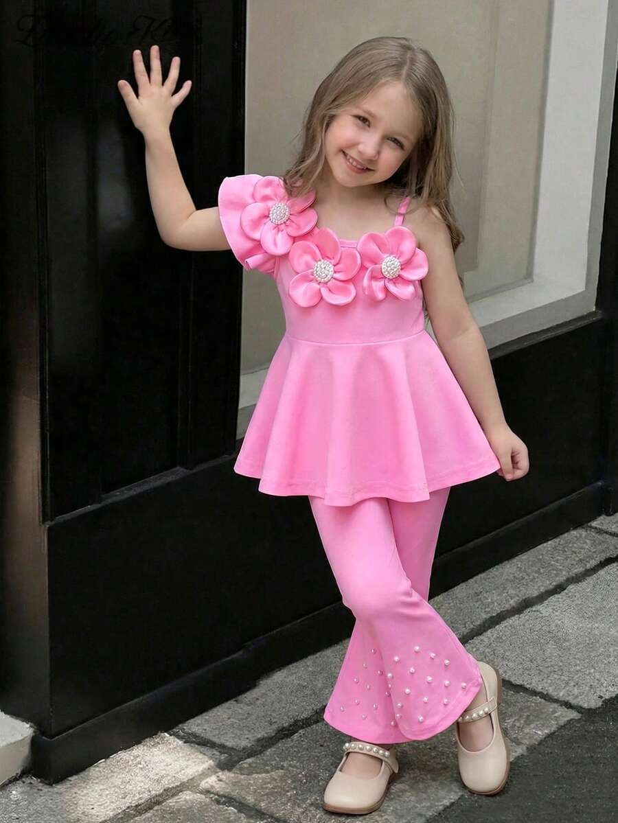 Elladie kids 女童两件套：喜庆红色3D立体花朵珍珠装饰吊带上衣+喇叭裤，适合生日、度假、派对、春夏穿着；女童两件套：粉色荷叶边露肩短款上衣+珍珠装饰喇叭裤，甜美可人，适合日常穿着、游乐园、家庭聚会、春夏穿着。
