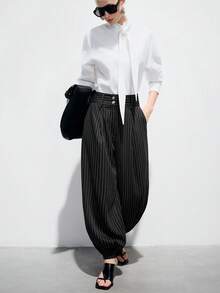 Aveloria Modichic 高腰细条纹锥形裤，经典黑白条纹，挺括西装面料，简约都市通勤风格，灯笼裤腿设计，双扣细节，可调节裤脚 - 彩色 - 查看 6