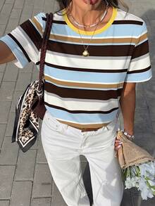 SHEIN Essnce 这款休闲不规则蓝棕黄撞色圆领宽松T恤，适合春夏、夏季、度假、休闲、日常通勤、约会、派对、秋冬、圣诞节、新年、感恩节、婚礼、海滩、毕业典礼、时尚、优雅、休闲、外出、约会、预订、通勤、闪亮、情人节、优雅、度假、休闲、Y2K、外出、毕业典礼等各种场合。 - 彩色 - 查看 10