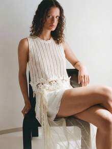 MAIJA 波西米亚风条纹镂空针织蕾丝边无袖度假背心 - 白色 - 查看 7