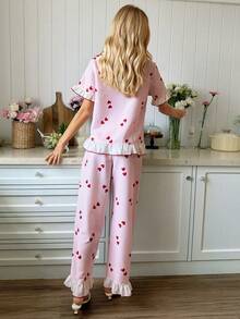 Snug Reverie 女士粉色爱心条纹印花荷叶边短袖上衣和裤子睡衣套装，休闲家居服两件套 - 粉色 - 查看 2