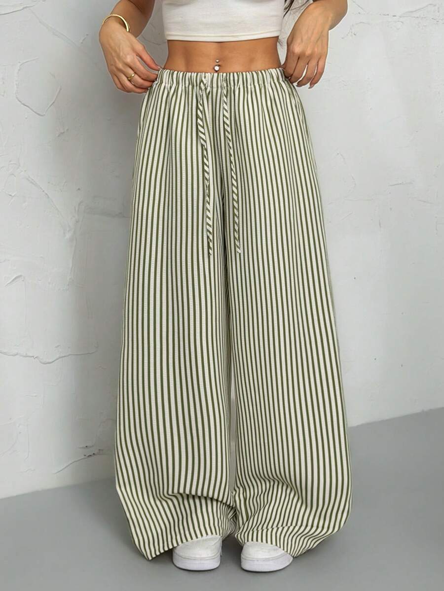 SHEIN PETITE Quần ống rộng kẻ sọc dáng suông, cạp chun, dành cho nữ, kiểu dáng thường ngày. - màu xanh lá - Xem 1