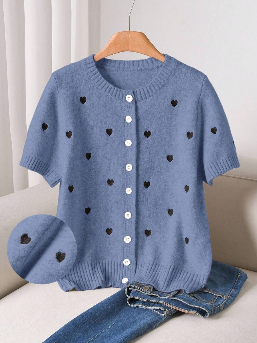 CosyJoli Cardigan à col rond, manches courtes, à simple boutonnage, avec broderie en forme de cœur, pour femmes grandes tailles - Bleu azur - Voir 1