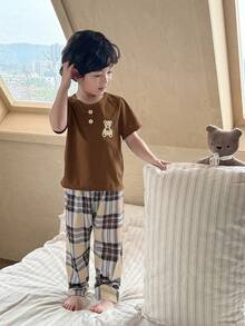SHEIN Genkimix Kids 两件套男童可爱小熊图案短袖上衣和格子印花长裤休闲睡衣套装 - 彩色 - 查看 3