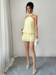 Elenzga Vestido mini elegante y romántico de verano para mujer, con cuello halter, espalda descubierta, volantes en el bajo y hebilla metálica, en color amarillo tejido - Amarillo - Ver 5