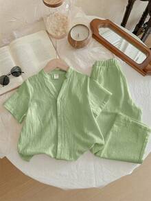 SHEIN LMoss Kids LMoss 两件套童装，男童舒适风格纹理短袖衬衫，小V领设计，搭配舒适长裤，适合居家休闲、户外活动、街拍和玩耍。 - 薄荷綠 - 查看 10