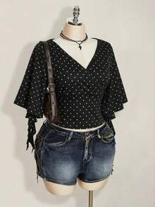 SHEIN ICON Áo thun nữ cỡ lớn kiểu retro thanh lịch, cá tính, gợi cảm, hiện đại, họa tiết chấm bi đen trắng, cổ chữ V, tay bồng, phong cách Y2K, ôm sát, đa năng, phù hợp cho các lễ hội âm nhạc. - Nhiều màu - Xem 3