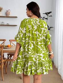 Enliva Damen Große Größen Sommer Casual Strand Urlaub Blume Muster Raglanärmel Krawattenkragen Rüschensaum Locker Kleid, für Apfel- und Rundkörperform - Grün - Übersicht 2
