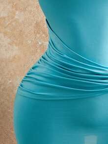 Mistrie Đầm ngắn với thiết kế xếp ly, cổ yếm và phần lưng hở, thích hợp cho tiệc tùng. - Màu xanh lam - Xem 5