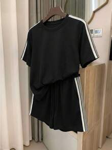 GlowEve 女士时尚休闲两件套：撞色滚边圆领宽松T恤和高腰抽绳休闲运动短裤 - 黑色 - 查看 4