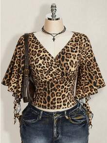 SHEIN ICON Maglietta aderente nera con scollo a V, maniche a volant, stampa leopardata, stile retrò elegante e sexy, urban modern, casual, Y2K millennium, taglie comode per donna - Multicolore - Visualizzare 1