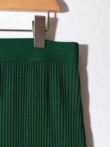 GlowEve CURVE Plus Size Women Solid Color Elastic Waist Pleated Casual Skirt - Dark Green - View 4