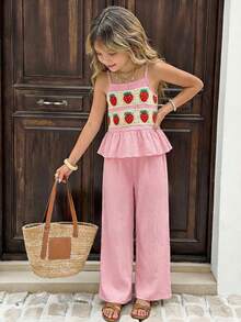 SHEIN Vintaside Kids 女童休闲时尚度假吊带无袖露脐钩针草莓边饰背心和松紧腰宽松纹理面料阔腿裤套装 - 粉色 - 查看 5