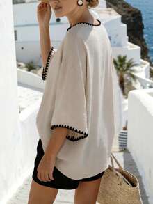 SHEIN Holidaya Áo kiểu nữ mùa xuân/hè mới, phong cách retro, thoải mái, rộng rãi, tay cánh dơi, thêu họa tiết tương phản, cổ chữ V, tay lửng 3/4, thích hợp mặc mùa xuân/hè, áo sơ mi thường ngày, áo thêu tương phản, áo mùa hè, thích hợp mặc đi nghỉ mát, mặc hàng ngày, thời trang đa năng. - Màu be - Xem 2