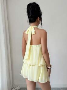 Elenzga Vestido mini elegante y romántico de verano para mujer, con cuello halter, espalda descubierta, volantes en el bajo y hebilla metálica, en color amarillo tejido - Amarillo - Ver 2