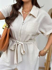Vionelle Bộ áo liền quần ngắn tay cổ bẻ thắt eo khóa kéo dành cho nữ cỡ lớn, được thiết kế đặc biệt cho phụ nữ, phù hợp cho mùa xuân và mùa hè. Trang phục đi nghỉ mát cho nữ, trang phục thường ngày cho nữ, trang phục mùa xuân cho nữ, bộ đồ nữ, trang phục thường ngày cho nữ, trang phục hợp thời trang cho nữ, áo liền quần mùa hè cho nữ, trang phục mùa xuân cho nữ. - Màu be - Xem 3