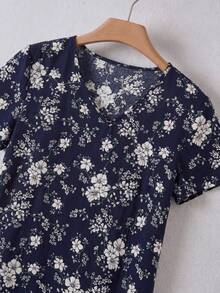 EMERY ROSE Áo cổ chữ V in hoa, áo tay ngắn - Xanh và trắng - Xem 3