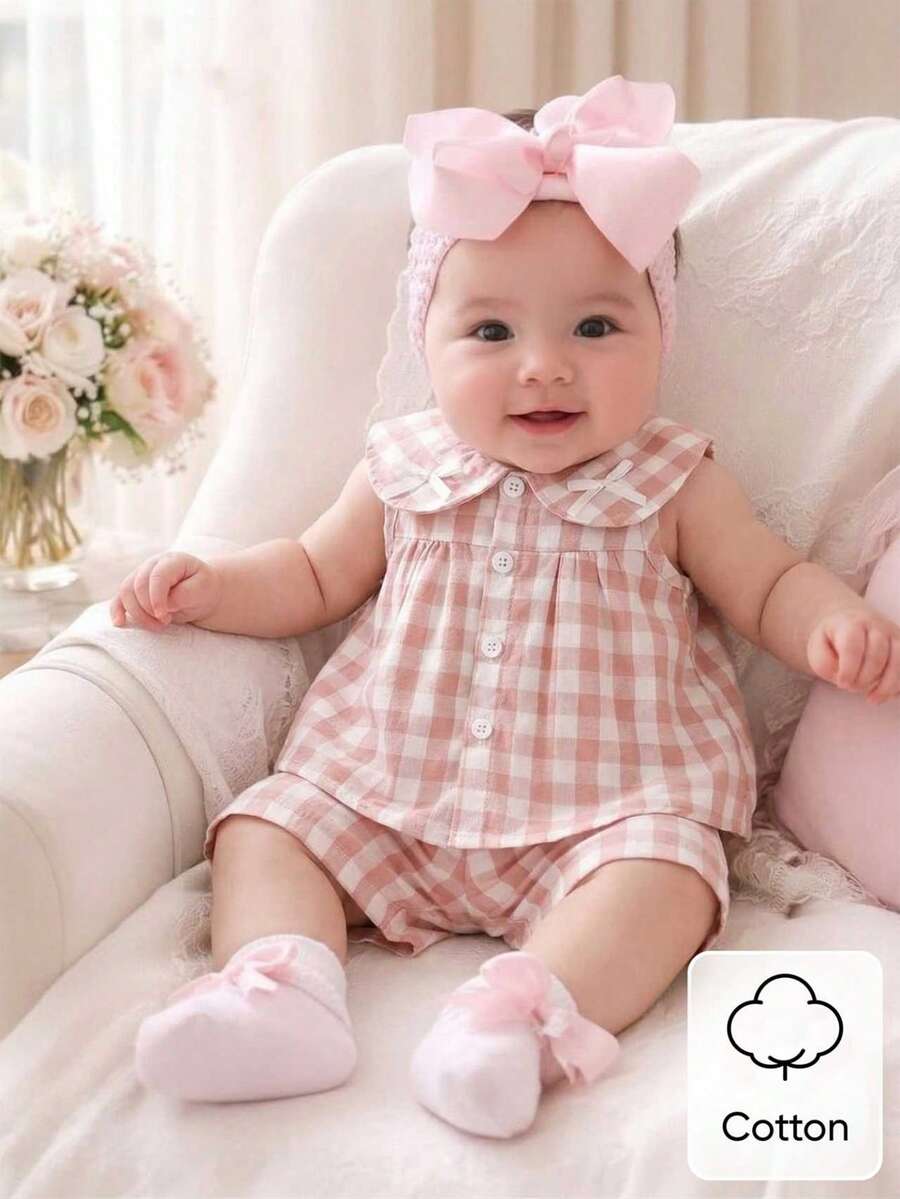 SHEIN Conjunto de 2 peças de Algodão de Verão para Bebê Recém-Nascido Menina, Top Regata com Gola de Boneca Branca e Rosa Xadrez, Shorts de Cintura Elástica, Combinação Casual Família - Vermelho - Visão 1