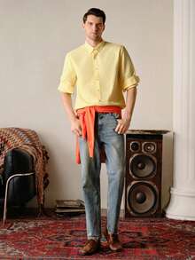 VeloEdit Kemeja Formal Pria Lengan Panjang Warna Kuning untuk Bisnis dan Perjalanan, Bahan Kain, Kancing Depan, Potongan Reguler, Gaya Klasik, Kerah Polos & Model Boyfriend. - Kuning - View 3