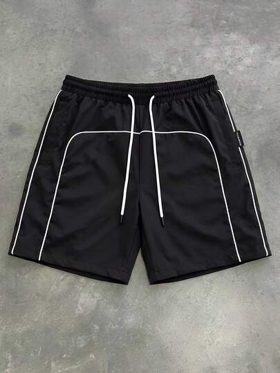 SUMWON Quần short thể thao nam màu đen với viền trắng tương phản, dáng regular fit, cạp chun có dây rút, thích hợp cho mùa hè, tập luyện, kiểu Bermuda, thoải mái, cạp chun co giãn.