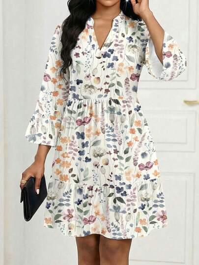 SHEIN Lady 休闲简约小V领七分袖复古碎花印花女式短裙，适合秋冬季时尚连衣裙、度假穿着。