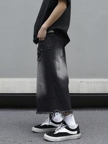 Manfinity EMRG 男士宽松破洞口袋休闲牛仔短裤 - 黑色 - 查看 4