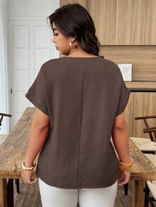 Weeklong Blus Wanita Ukuran Besar Kasual Berlipit Leher Bulat Lengan Dolman Longgar, Cocok untuk Pakaian Sehari-hari dan Liburan - Chocolate Brown - View 2