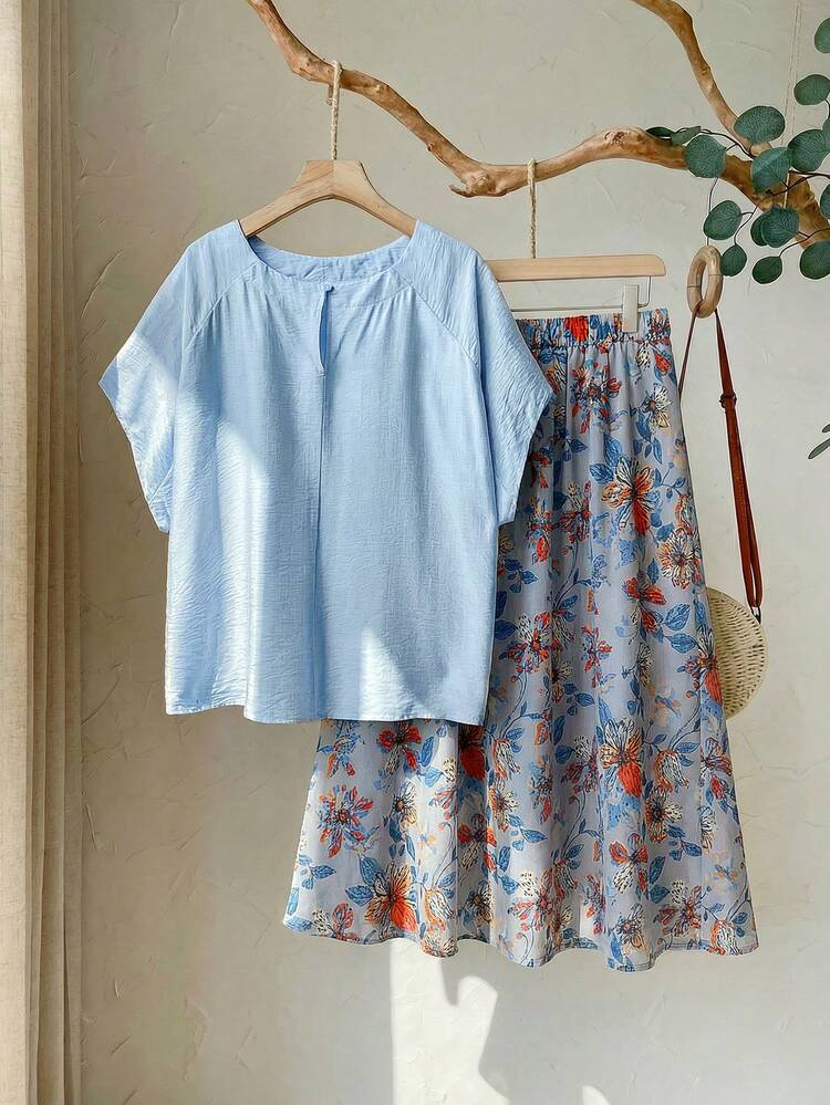 Plus Size Women's Solid Color Pleated Short Sleeve Top And Floral Print Skirt 2-Piece Casual Outfit,2pc Set Plus Size Women's Summer Casual Vacation Country Solid Color Loose Top And Floral Print Skirt 2 Piece Set,Spring Break Outfits ,Vacation Outfits Women ,Holiday Outfits For Women,Going Out Outfits,2026 New Clothes,Simple And Fashionable For Everyday Wear, Summer Skirt Sets, Summer Outfit Set For Women, Skirts Sets,Blue Set,Gifts For Mother