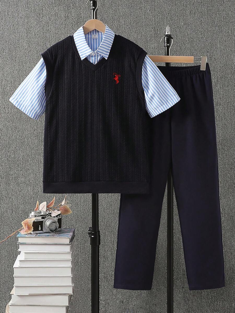SHEIN Bộ 3 món trang phục lịch lãm cho thiếu niên nam - Áo sơ mi cổ bẻ sọc xanh dương + Áo vest dệt kim màu xanh navy + Quần đen, bộ vest lịch lãm, thích hợp cho công sở, đi học, dự tiệc sinh nhật, trang phục thường ngày, phong cách tối giản. - Màu xanh lam - Xem 1