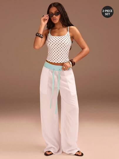 Athîral Bộ đồ nữ thường ngày đi nghỉ mát, gồm áo hai dây dệt kim chấm bi và quần trắng.