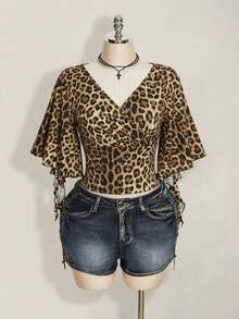 SHEIN ICON Maglietta aderente nera con scollo a V, maniche a volant, stampa leopardata, stile retrò elegante e sexy, urban modern, casual, Y2K millennium, taglie comode per donna - Multicolore - Visualizzare 4