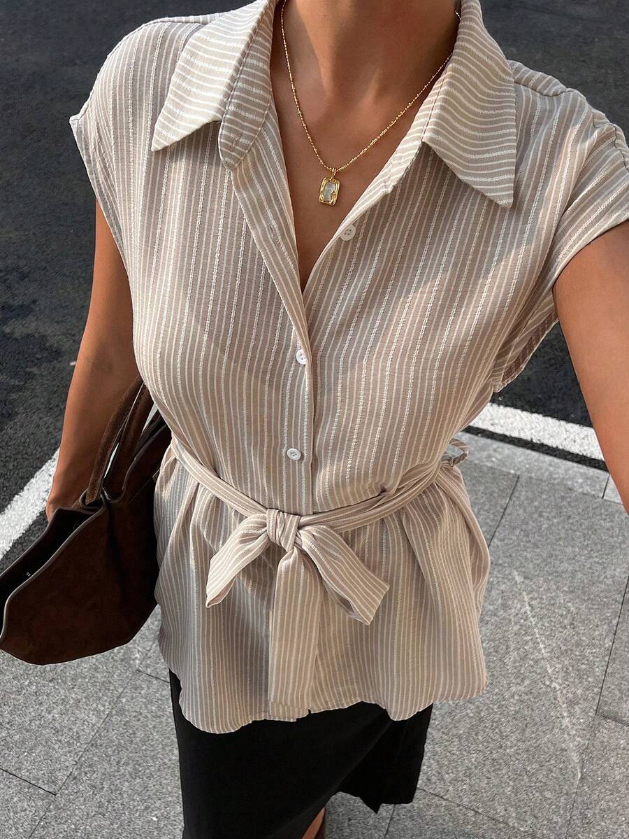 Livesso Robe chemise à manches courtes pour femmes, style décontracté et ample, style de bureau, style de rue, avec ceinture à la taille, rayures pour le printemps et l'été - Kaki - Voir 1