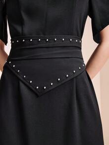 SHEIN Zanirela Robe midi élégante à col en V noir - détail de taille clouté, manches courtes, sophistication intemporelle pour le soir et le bureau - Noir - Voir 2