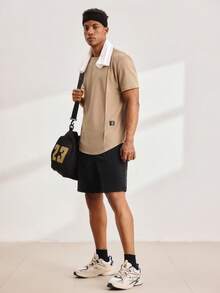 Driftmere 男士休闲纹理面料短袖T恤，日常百搭单品，衣橱必备基础款，百搭风格，随心搭配，休闲百搭风格，卡其色上衣，男士休闲上衣，男士T恤，弧形下摆T恤，男士双面印花T恤 - 黑色 - 查看 3