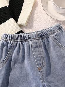 SHEIN Bộ đồ 2 món cho bé trai, gồm áo thun ngắn tay kẻ sọc đen trắng dễ thương và quần short denim, thích hợp cho mùa xuân/hè. - Đen và trắng - Xem 6
