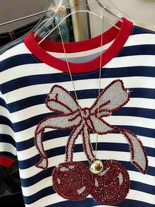 Resyla Damen gestreiftes T-Shirt mit Kirschenschleife, Strass-Detail und Rundhalsausschnitt, kurzärmlig, modisch - Verschiedenfarbig - Übersicht 3