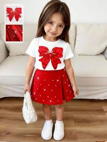 Elladie kids 这款红色女童春夏新款T恤套装，正面饰有白色珠饰，搭配红色蕾丝蝴蝶结，圆领短袖设计，内搭红色纯色梭织短裙，同样饰有白色珠饰。可爱、休闲、时尚又舒适，适合日常穿着、上学、外出、聚会、度假等场合。这款两件套短裙套装，包含T恤和短裙，是儿童时尚单品，也是优雅派对礼服的理想之选。 - 紅白色 - 查看 13