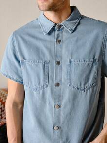 VeloEdit 男士棉质口袋贴布牛仔衬衫（不含 T 恤），街头潮流必备单品 - 淺色水洗藍 - 查看 9