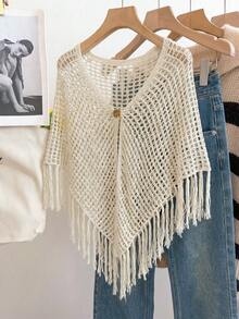 SHEIN Franclia Trang phục mùa hè mới cho nữ, Áo choàng poncho dệt kim màu trắng ngà - Cổ chữ V dáng tam giác, cài một nút, chi tiết tua rua ở gấu áo, nét quyến rũ boho và phong cách biển cả. - Màu be - Xem 1