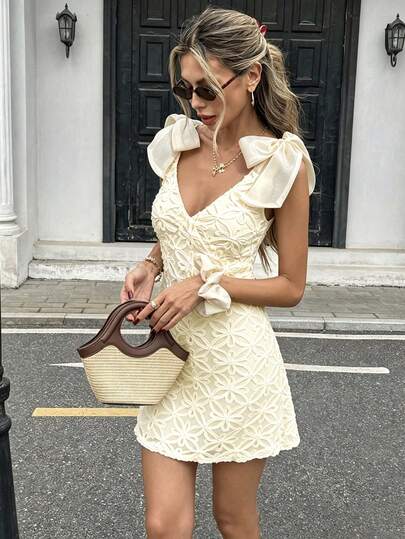 Pariaura Kadınlar için Fransız Tarzı Zarif Dokulu File Çiçek Desenli Omuzdan Bağlamalı Tatil Mini Elbisesi, Kayısı Beyazı, Yazlık