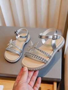 Sandalias infantiles para niña  con pedrería y mariposa cauales - Plateado - Ver 1