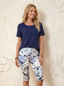Faunlyn 2pcs Women's Summer Outfit Set,Navy Blue Floral Short Sleeve T-Shirt And Capri Pants,Casual Holiday Vacation Sets,Comfy Two Piece Set For Ladies - Multicolor - View 4