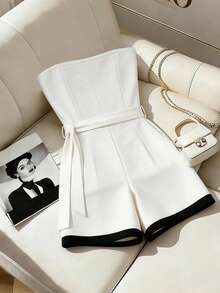 SHEIN EZwear 黑白撞色无肩带连体裤，收腰设计，金属扣，阔腿短裤，优雅女士风格，适合通勤、约会、派对等场合。 - 黑與白 - 查看 2