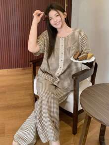 Dazy Plus Bộ đồ ngủ tay ngắn dáng rộng thoải mái cho nữ cỡ lớn, phối màu kẻ caro tương phản, viền ren móc, tay phồng, thích hợp cho mùa xuân/hè. - Màu Khaki - Xem 7