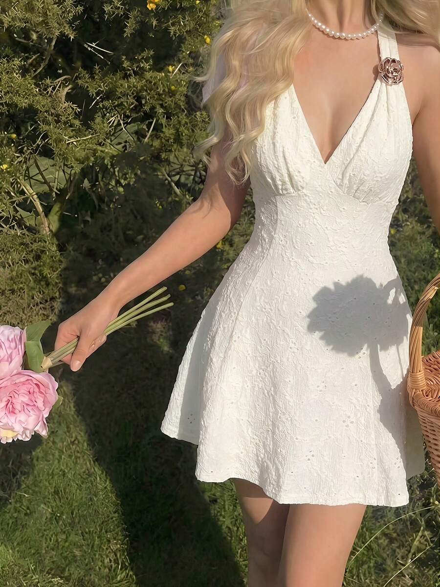 SHEIN MOD Đầm ngắn xếp ly ngực họa tiết hoa 3D bằng kim loại, kiểu dáng nghỉ mát. - Màu be - Xem 1