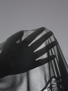 ROMWE Goth 性感哥特风深V领喇叭袖不对称下摆撞色蕾丝腰部长裙 - 黑色 - 查看 5