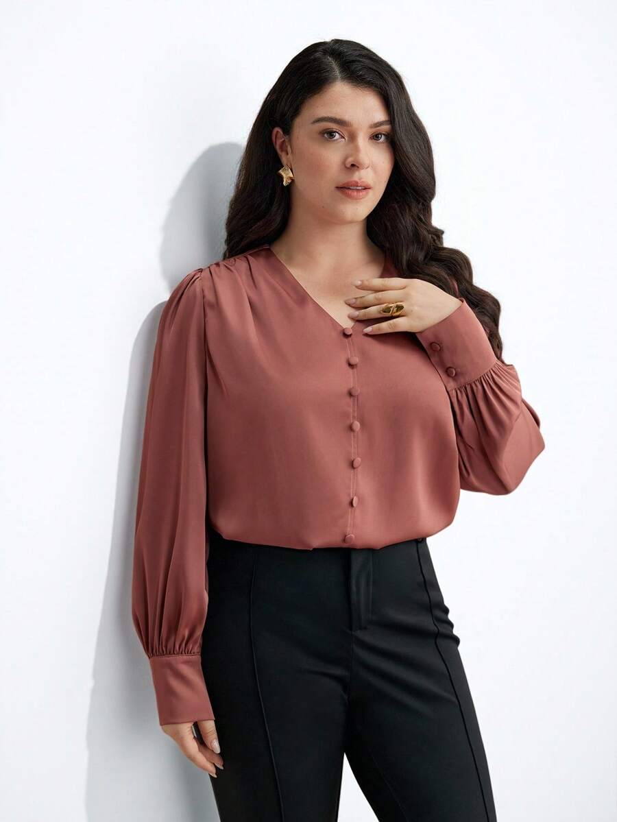 Maija 大码纯色前开襟长袖V领休闲衬衫，适合春夏穿着，可用于春季情人节派对、海滩婚礼、度假、圣帕特里克节等场合。 - 粉色 - 查看 1