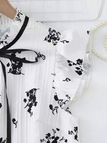 SHEIN Franclia Blus Wanita Lengan Pendek dengan Motif Kontras Warna dan Tali di Bagian Depan - Hitam dan Putih - View 6